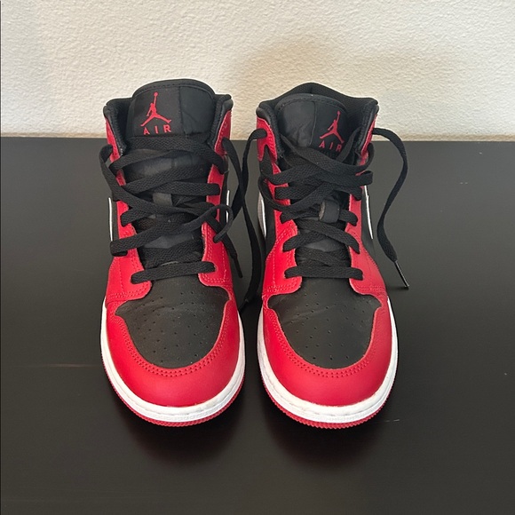 Air Jordan 1 Mids “Bred” - Picture 2 of 5